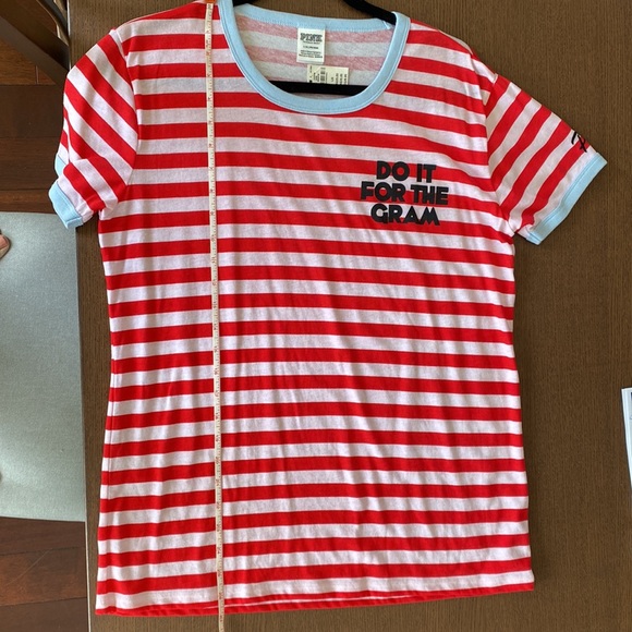 🆕️ VS PINK Stripe Graphic T-Shirt - Picture 7 of 7